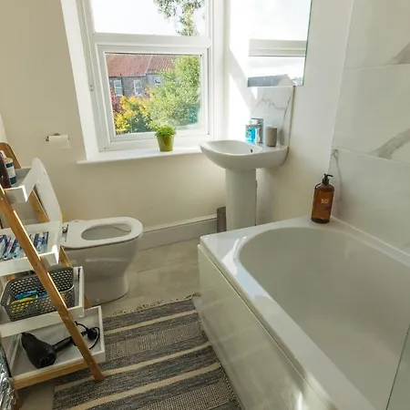 Amazing New 3 Double Bed House In Staple Hill! Apartamento