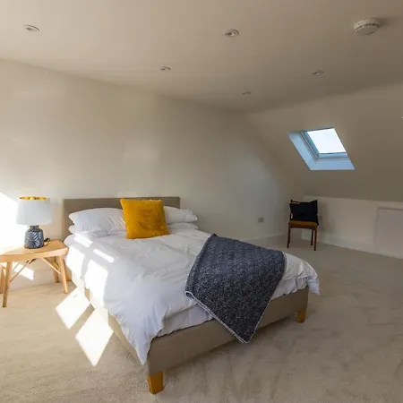 Amazing New 3 Double Bed House In Staple Hill! Apartamento *