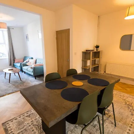 Apartamento Amazing New 3 Double Bed House In Staple Hill!