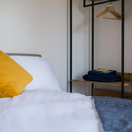 Amazing New 3 Double Bed House In Staple Hill!