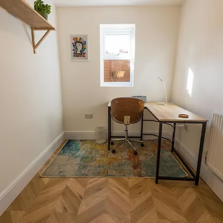 Amazing New 3 Double Bed House In Staple Hill!