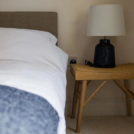 Amazing New 3 Double Bed House In Staple Hill!