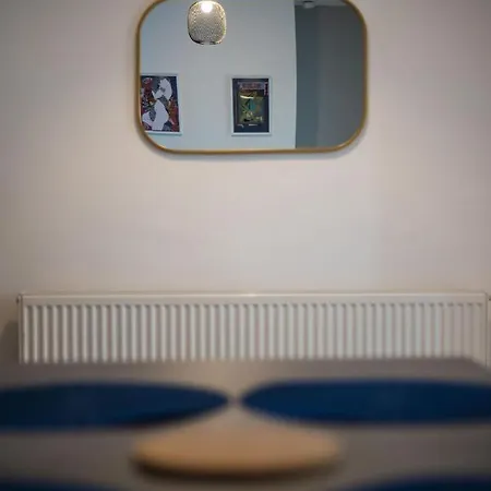 Amazing New 3 Double Bed House In Staple Hill! Apartamento